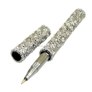 Fabuloso bolígrafo de recuerdo con purpurina lacada, cuentas blancas y trabajo de espejo, hecho a mano en India, ideal para regalos y recuerdos de la India. - Product Image 2