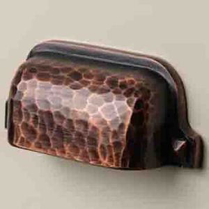 Poignées de meuble en laiton au design moderne avec texture martelée - Product Image 4
