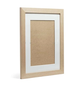 Cadre photo en bois de bonne qualité pour photos de famille, photos de mariage, œuvres d'art et présentation décorative dans le salon. Disponible à la vente. - Product Image 1