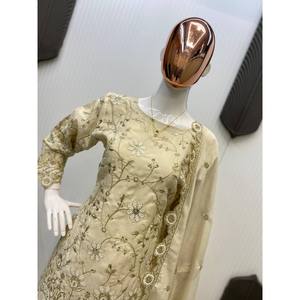 ชุดเสื้อผ้าซาตินดีไซน์เนอร์สำหรับงานปาร์ตี้ แขนสามส่วน พร้อมกางเกงและผ้าคลุมไหล่ - Product Image 2