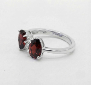 Bague de fiançailles et de mariage romantique pour femme en argent sterling plaqué rhodium, sertie de grenat et de zircone cubique taille poire - Product Image 2