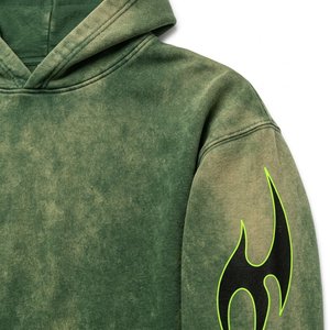Conjunto de Chándal para Hombre Verde con Capucha, Diseño 2 en 1, Estampado de Llamas Negras, Estilo Urbano, Largo Completo, Bolsillos con Cordón, Ajuste Regular - Product Image 5