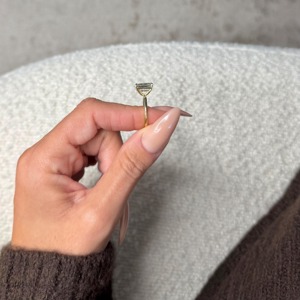 Bague solitaire en diamant de laboratoire taille émeraude 3 carats _ D-VVS2 certifié IGI _ Bague de fiançailles en or jaune 14 carats - Product Image 5