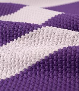 Camisetas de alta calidad de corte regular hechas de algodón suave y transpirable, disponibles en estilos lisos o estampados para un estilo moderno. - Product Image 2