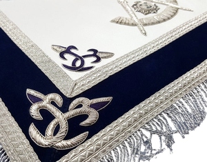 Tablier de Maître Franc-Maçon Blanc Marine avec Franges Argentées et Broderie Ornée, Personnalisable OEM, Régalia Maçonnique, Tenue pour Loge de Fraternité - Product Image 2