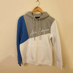 Sweat-shirt noir classique pour un style et un confort au quotidien, coupe ajustée - Product Image 2