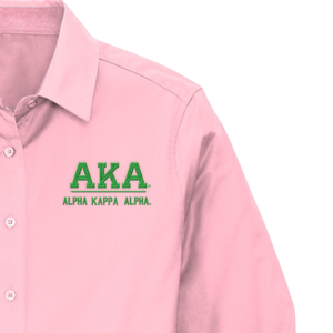 Camisa Oxford Rosa con Letras Griegas AKA para Mujer, Manga Larga, Cuello de Solapa, de Algodón, con Botones y Bordado, para Hermandades - Product Image 4