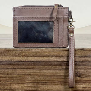 Cartera de Cuero Genuino con Diseño Floral y Correa de Muñeca, Hecha a Mano, con Cierre y Estampado de Vaca, para Uso Diario - Product Image 5