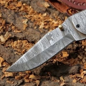 Navaja de Bolsillo Plegable Premium con Patrón Damasco Plateado, Mango Texturizado Negro Gris, Clip Metálico para Bolsillo, Hoja Afilada para Actividades al Aire Libre - Product Image 4