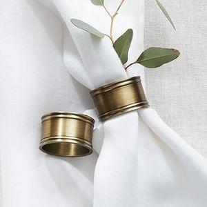 Anneau de serviette en métal de qualité supérieure, conçu pour sublimer l'élégance de la table à manger, avec une construction robuste et une finition raffinée. - Product Image 2