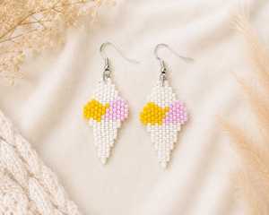 Pendientes de cuentas hechos a mano, joyería colgante con forma de flor blanca, rosa y amarilla, accesorios para mujer - Product Image 1