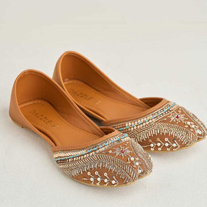 Khussa de Verano Ligera Hecha a Mano, Color Marrón, con Bordado Tilla y Detalles de Cuentas, Impermeable, Antideslizante, de Alta Calidad - Product Image 1