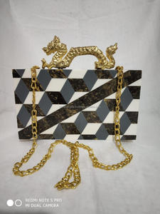 Boîte en résine faite à la main, pochettes pour femmes, parfaites pour les sacs de soirée, pochettes en gros en provenance d'Inde avec des poignées de dragon - Product Image 4