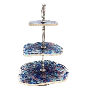 Support à gâteau et dessert en résine à trois niveaux pour servir des outils en métal rond créatif moderne gâteau et pâtisseries support gâteau outil de cuisine - Product Image 3