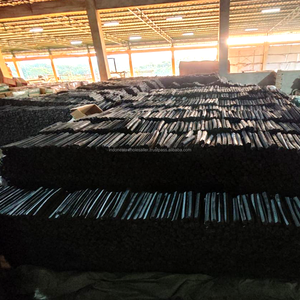 Venta al por mayor de briquetas de carbón de alta calidad hechas a máquina de cáscara de coco de primera calidad y aserrín para barbacoa y asar a la parrilla - Product Image 4