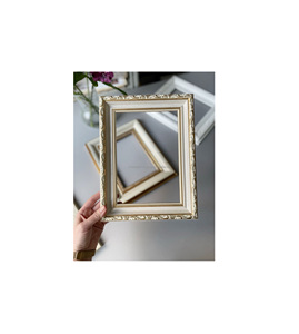 Cadre photo en bois de style vintage offrant une texture vieillie, attrayant pour les amateurs de design rétro et nostalgique pour la maison - Product Image 3