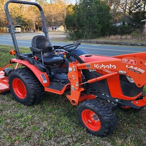 Tractor de jardín Kubota B2301 4WD usado en buen estado con cargador y excavadora, perfecto para pequeñas explotaciones agrícolas y paisajismo. - Product Image 1