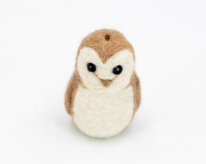 Hibou en laine feutrée à la main de 8 cm, petit animal du zodiaque Sagittaire, lot sur le thème de l'horoscope, commerce équitable, fabriqué de manière éthique - Product Image 3