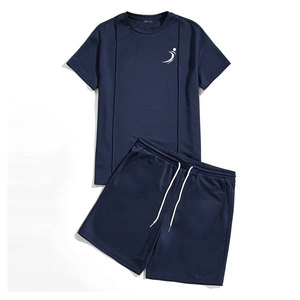 Conjunto cómodo de camiseta y pantalones cortos para hombre, diseño moderno, material suave, colección de ropa de verano, conjunto de camiseta y pantalones cortos - Product Image 1