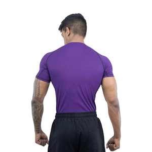 T-shirt de sport pour homme, coupe musclée, manches courtes, vêtements de gym, tissu extensible et respirant, haut de performance pour l'entraînement. - Product Image 3