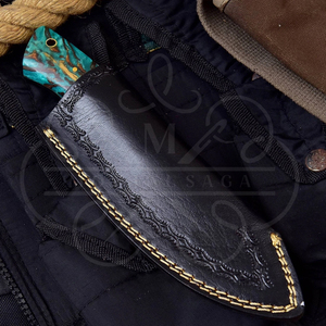 Cuchillo de caza hecho a mano con acero de Damasco y mango de piña con diseño de plumas - Product Image 6