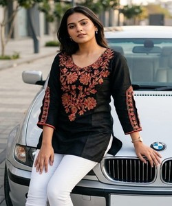 Kurta Negra de Algodón para Mujer con Bordado Floral Rojo, Top Étnico Tradicional Estilo India Pakistán BLUESTAR- BS...159- 85418 - Product Image 1