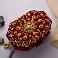 ARTISTRY PR Boîte à bijoux de luxe en carton papillon, brodée Zardozi, ornée de perles, gravée, pour rangement de bagues et cadeaux de mariage