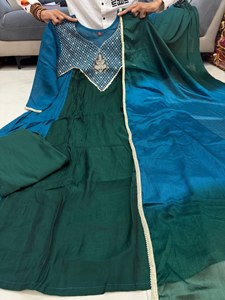 Traje Anarkali Tradicional Indio-Pakistaní Verde con Dupatta Bordada, Vestido Étnico para Mujer, Largo hasta el Tobillo, Corte Holgado - Product Image 6