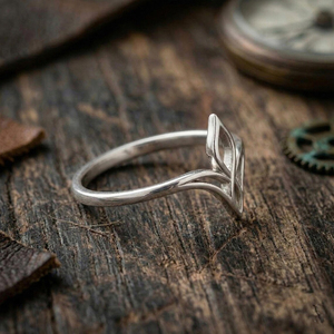 Anillo de Pétalos Retorcidos en Plata de Ley 925, Joyería Elegante y Minimalista para Mujer, Regalos para Damas de Honor - Product Image 5