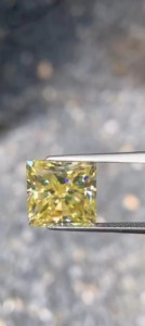 Diamante Cultivado en Laboratorio de 1 Quilate, Corte Princesa, Color Amarillo Fantasía, Claridad VS1, Certificado IGI, CVD 3EX, Proveedor Mayorista de Diamantes para Compradores Globales B2B - Product Image 2