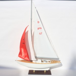 Modelo de Barco de Vela de Madera DRAGON YACHT - Modelo Pintado a Mano y Hecho a Medida - Product Image 1
