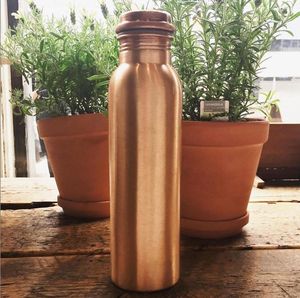 Botella de cobre para hidratación en viajes en tren y autobús, botella metálica resistente para uso en viajes largos, diseño fácil de transportar. - Product Image 2