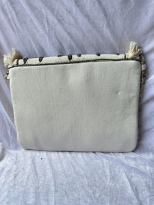 Bolso de mano tipo tote con flecos de conchas de cauri, adornado con motivos tribales, bolso étnico llamativo para mujer, moda boutique de resort. - Product Image 5