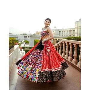 ESPEJO DE SEDA DE MANTEQUILLA DE DISEÑADOR CON IMPRESIÓN DIGITAL TRABAJO LEHENGA CHOLI CON DUPATTA ROJO - Product Image 1