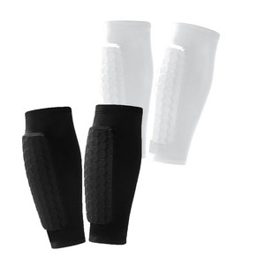 สนับแข้งฟุตบอลแบบปรับได้ ระบายอากาศได้ดี ผลิตจากวัสดุ EVA น้ำหนักเบา พร้อมชั้นบุนุ่มเพื่อการปกป้องสำหรับผู้ใหญ่ - Product Image 1