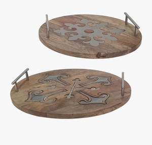 Bandeja DE SERVICIO DE MADERA única con detalles de diseño tallado ideal para exhibir aperitivos, postres y bebidas para bodas en casa - Product Image 2