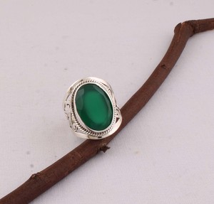 Bague classique en argent sterling 925 avec onyx vert naturel serti clos, pour femme, bijoux fins faits à la main, idéale pour mariage et soirée - Product Image 1