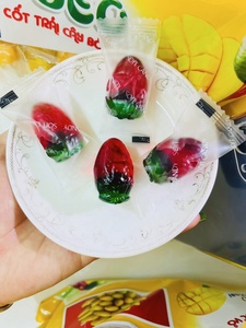 3D strawberry-shaped gummy <b>candy</b> with rich flavor extracted from natural fresh fruits suitable for all ages - Product Image 4
