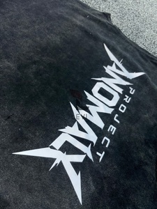 เสื้อกั๊กสีดำพิมพ์ลายกราฟิกสไตล์วินเทจสำหรับผู้ชาย พร้อมโลโก้แบบกำหนดเอง - Product Image 6