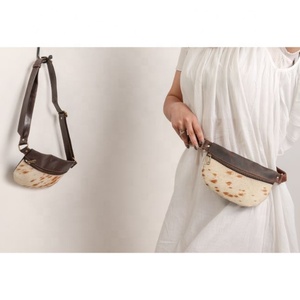 Sac banane LW en cuir véritable fait à la main Sac de téléphone étanche pour l'entraînement, les voyages et l'utilisation décontractée - Product Image 1