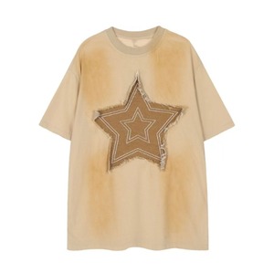 Camiseta con bordado desgastado a la moda, con costuras detalladas, tela suave y un acabado moderno inspirado en el estilo urbano. - Product Image 6