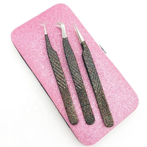 Pinzas de Precisión para Pestañas, para Colocación y Extracción de Pestañas Postizas, Diseño Ergonómico Antideslizante, Agarre Personalizado en Rosa, Negro y Dorado - Product Image 5