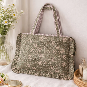 Sac à bandoulière matelassé vert à imprimé floral Shree Balajee pour femme, avec volants mignons, protection pour ordinateur portable - Product Image 1