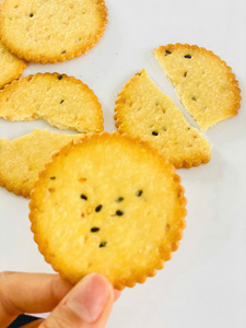 Galletas de Sésamo Atela 342g – El Complemento Crujiente Perfecto para Tu Té y Café, Fabricante ODM Vietnam - Product Image 3