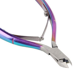 Cortauñas Profesional de Acero Inoxidable de Alta Calidad para Salón, Removedor de Callosidades, Cutículas y Uñas, con Diseño Arcoíris - Product Image 4