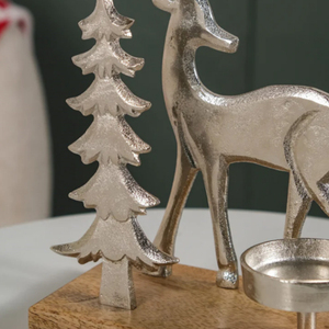Nuevo Diseño 2026 Portavelas de Aluminio Fundido con Forma de Árbol de Navidad y Reno, con Base de Madera de Mango - Product Image 2