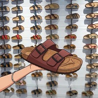 Sandales en cuir végétalien à deux brides, semelle en liège, vente en gros, logo personnalisé, pour hommes et femmes, claquettes de plage d'été, approvisionnement en vrac, nouveauté