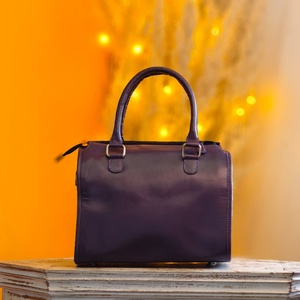 Bolsa de Viaje de Lujo Portátil Impermeable de Cuero Genuino y Poliéster Ligero con Cremallera Única y Diseño Floral de Venus Leathers - Product Image 3