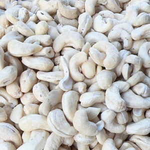 Noix de cajou brisées de haute qualité en gros, prix compétitif, noix de cajou entières biologiques W320 W210 Santigo exportées vers l'Asie, l'UE, le Moyen-Orient - Product Image 1