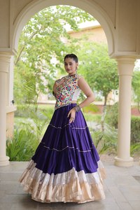 Chaniya choli de algodón puro premium, completamente cosido, con adornos de kodi y estampado en foil, perfecto para las noches de garba para adultos. - Product Image 5
